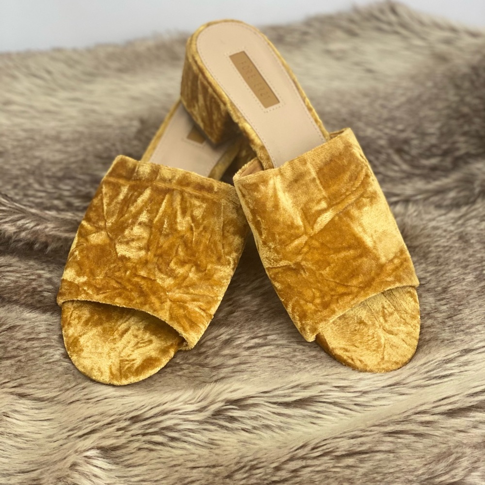 Forever21 mustard yellow sandals size 7.5